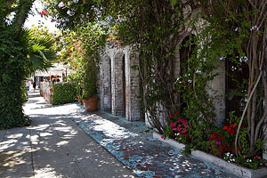 Robertson Boulevard - The Street
